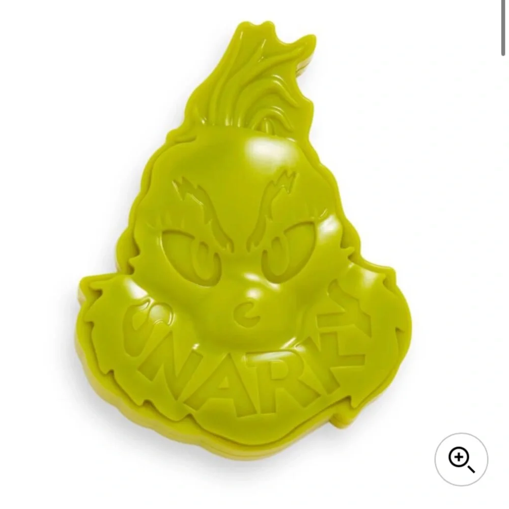 NWT The Grinch x Makeup Revolution Snarky Highlighter